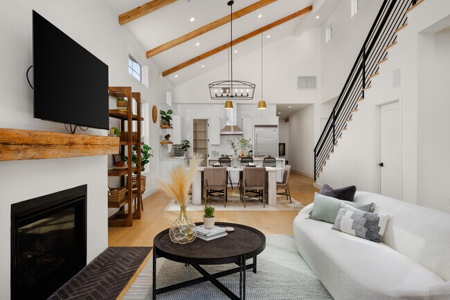 Building Photo - 623 Colima St