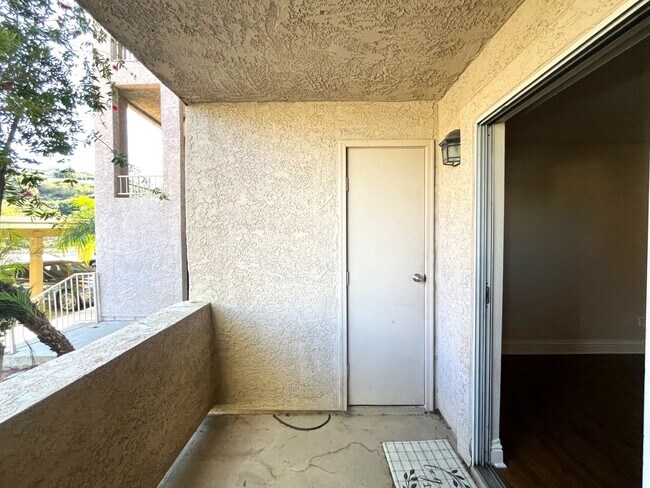 Building Photo - 2 bed, 2 bath located in Corona, CA!