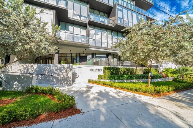 Building Photo - 3156 SW 27th Ave