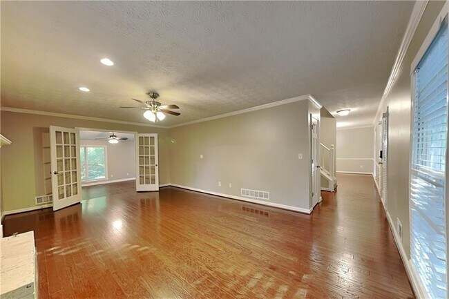 Building Photo - 2709 Hawk Dr NE