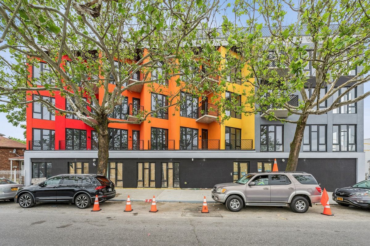 Building Photo - 1847-1849 Cross bronx expy