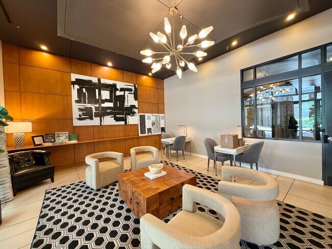 Building Photo - Luxurious Downtown Raleigh Condo with High...