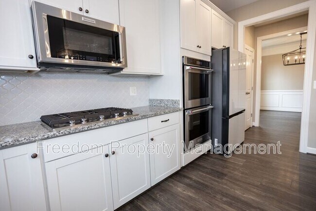 Building Photo - 2425 Morgans Point Dr