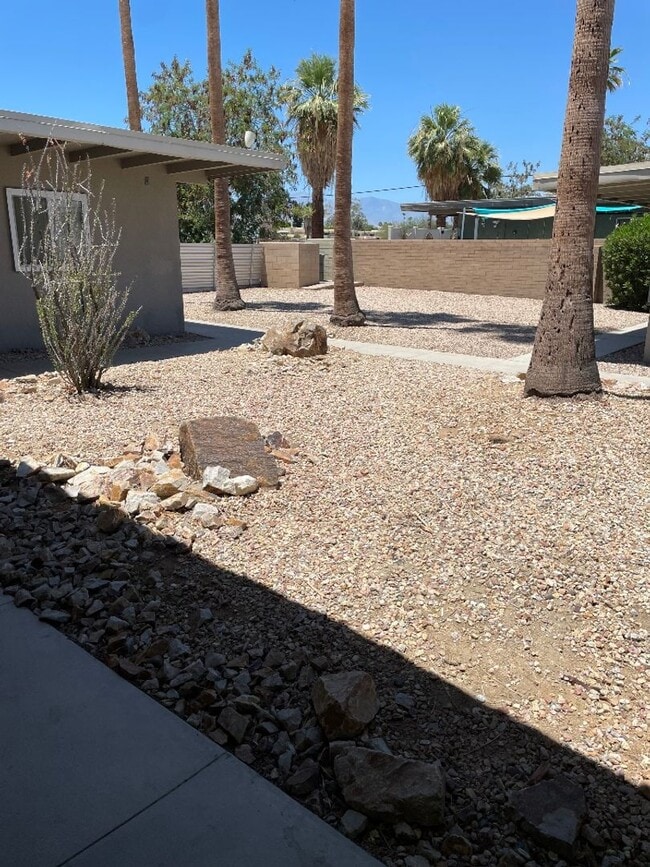 Building Photo - 540 S Mountain View Dr