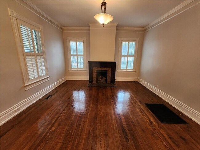 Building Photo - 1055 Longley Ave NW