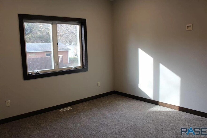 Building Photo - 1115 N Union Ave