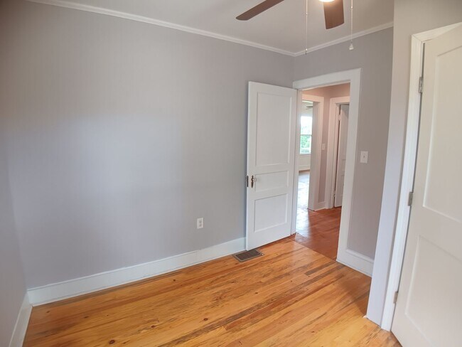 Building Photo - Radford, 3BR / 1BA, Available 8/14