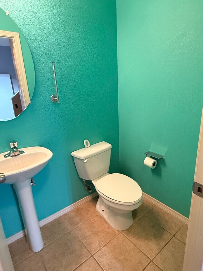 Building Photo - 2103 N Ensenada Cir SE