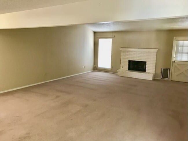 Building Photo - Garden home excellent condition