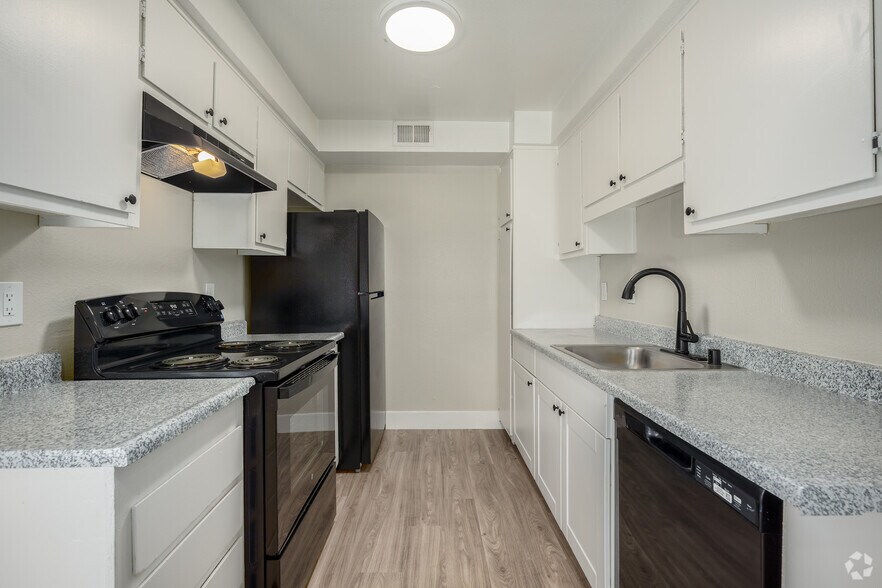 3BR, 2BA - 1,074SF - Kitchen - Terra Vida