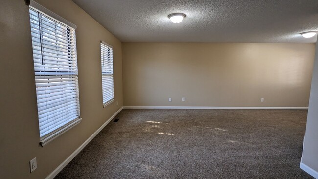 Building Photo - SPACIOUS TWO STORY 3 BED/2.5 BATH WITH FEN...