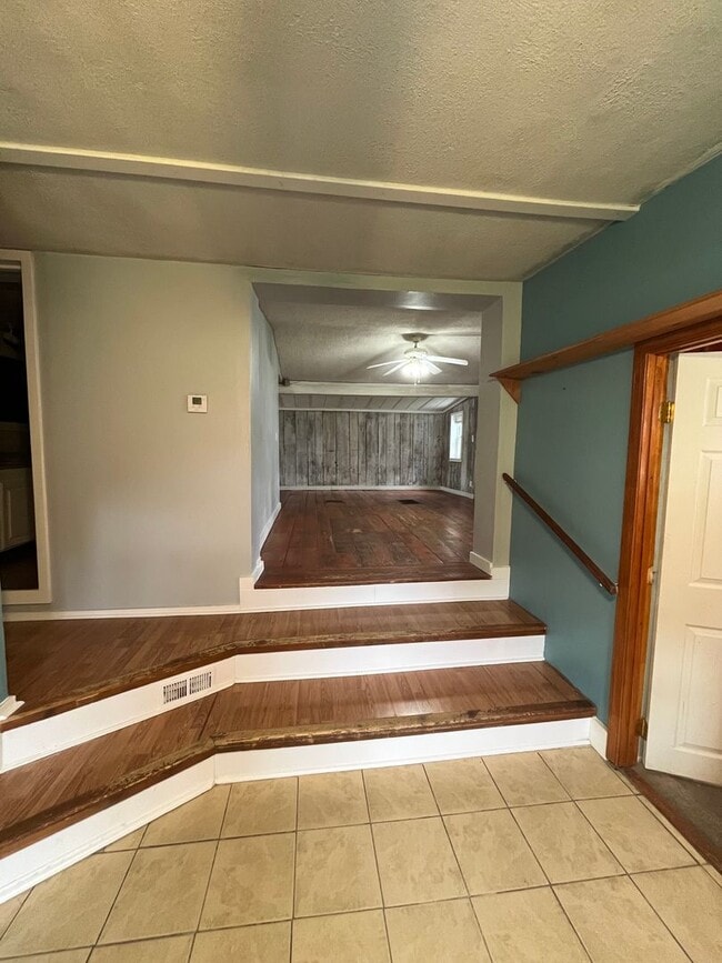 Building Photo - 3-bedroom, 2-bath single-family home located in Greencastle