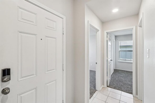 Building Photo - 9701 Kensley Rose Dr