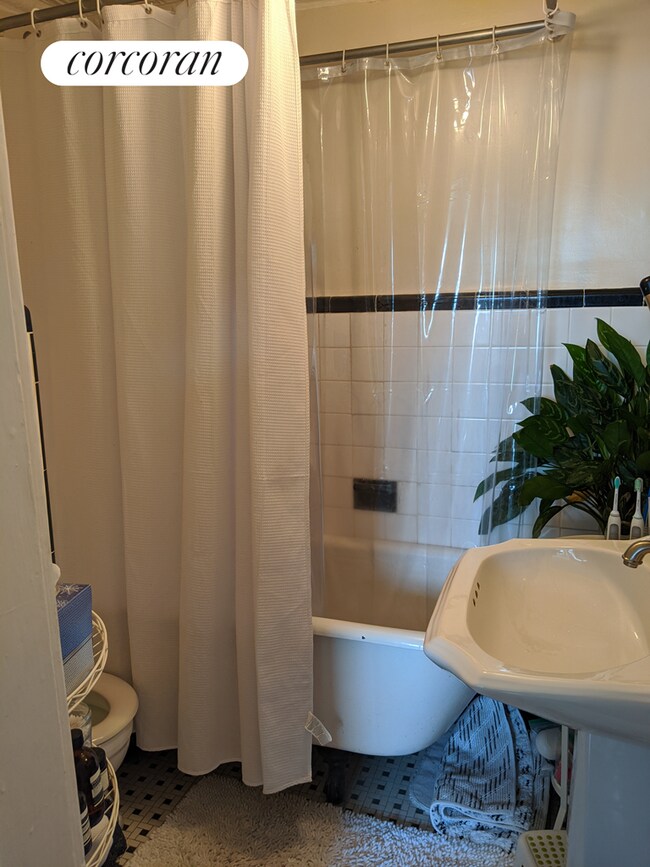 Building Photo - 118 Java St