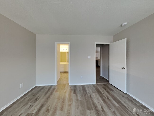 Building Photo - 720 Rowdy Dr