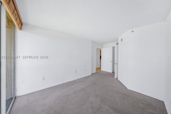 Building Photo - 2400 SW 3rd Ave