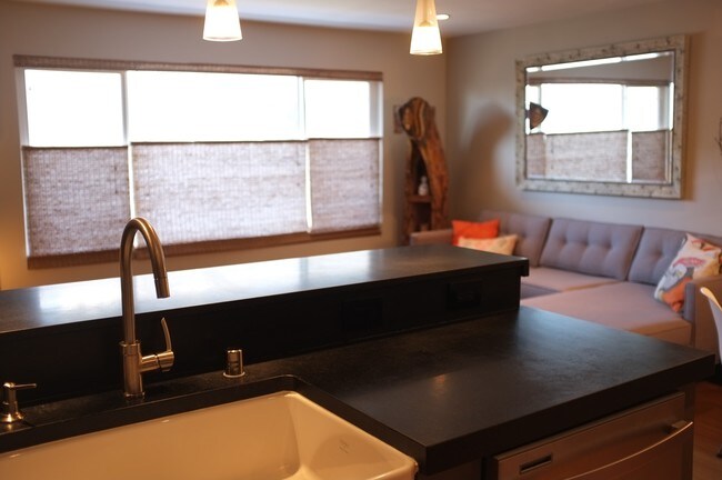 Lots of light - 2431 3rd St
