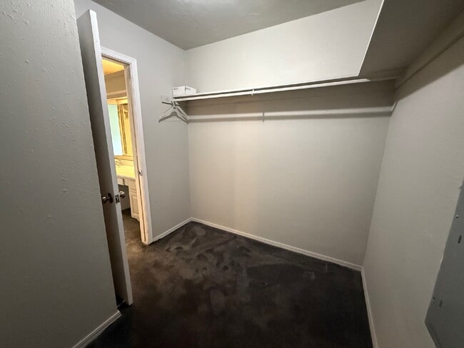 Building Photo - Spacious 4-Bedroom Yukon Home Full of Char...