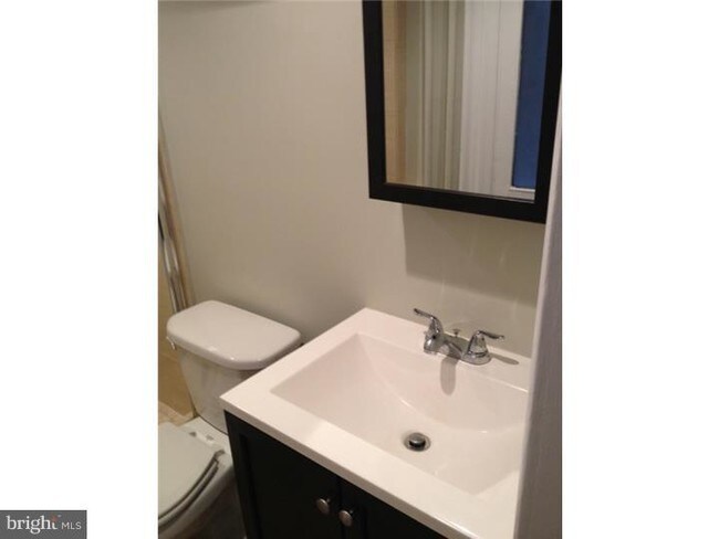 Building Photo - 338 S 16th St