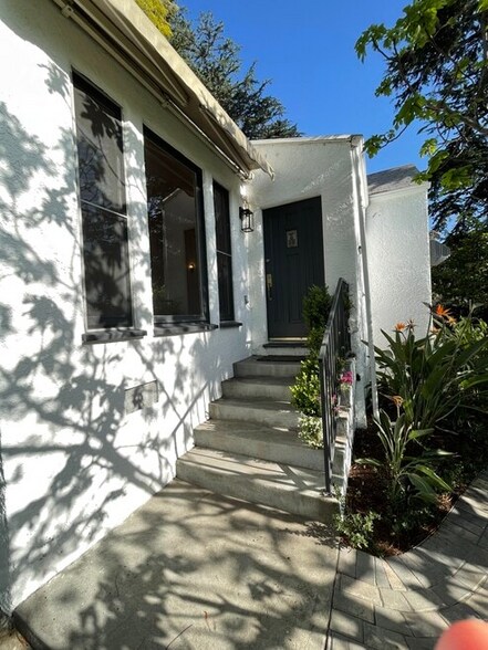 Building Photo - 2437 Arthur St