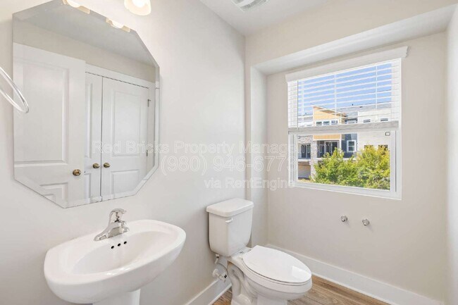 Building Photo - 2837 Ensemble Ct