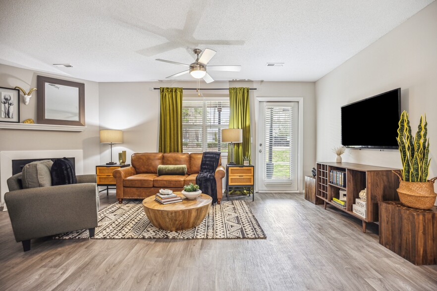 Building Photo - North Oaks Landing