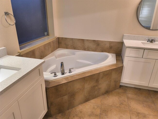 Building Photo - 11209 Cap Stone Dr