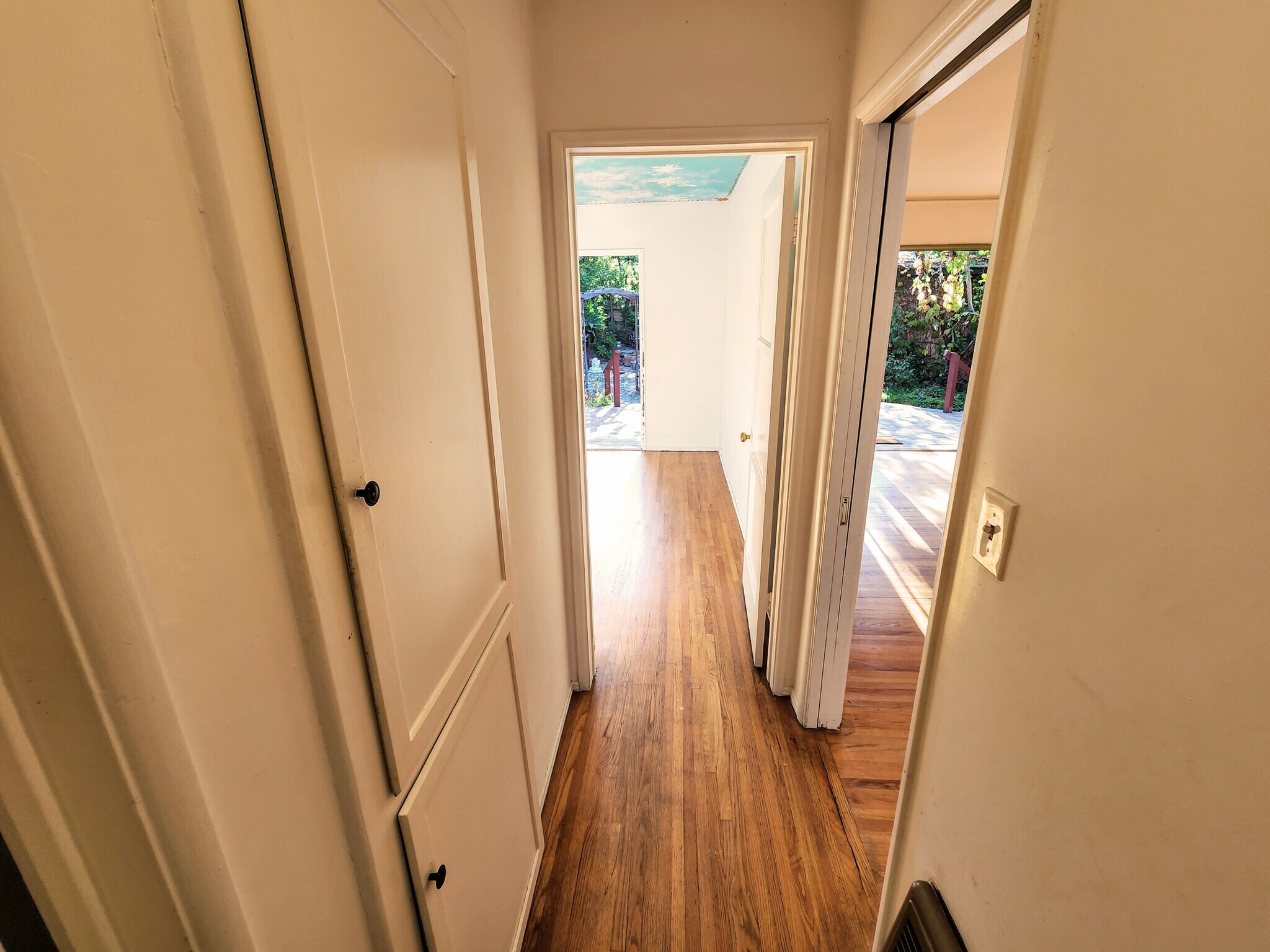 Building Photo - 12914 Rose Ave