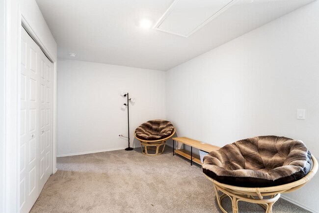 Building Photo - Charming Home Awaits: Spacious & Modern Living in a Prime Location