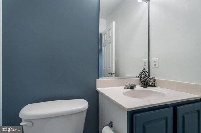Building Photo - 8648 Royal Worcester Ln