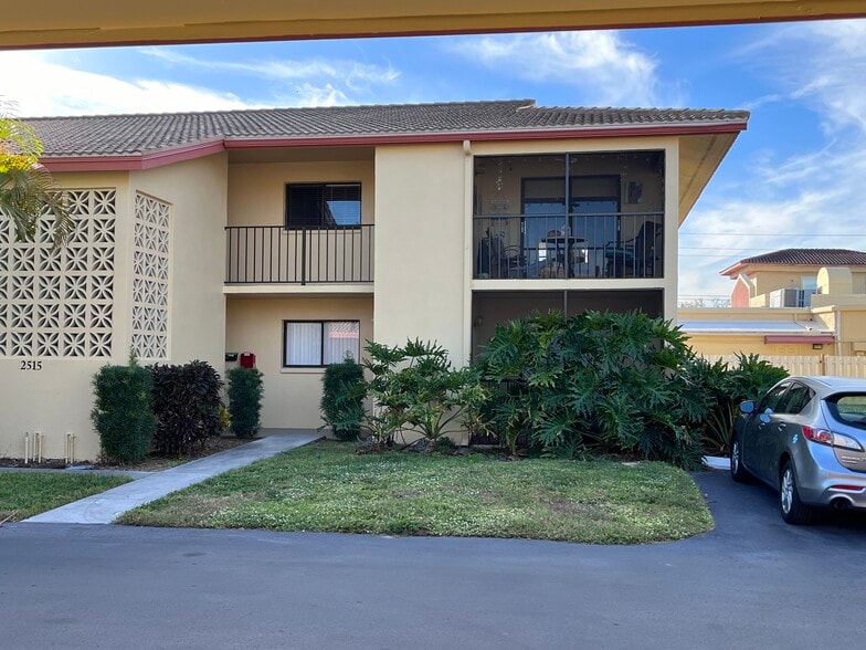 Building Photo - 2515 Bayshore Gardens Parkway