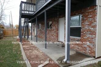 Building Photo - 765 W Pine Ave