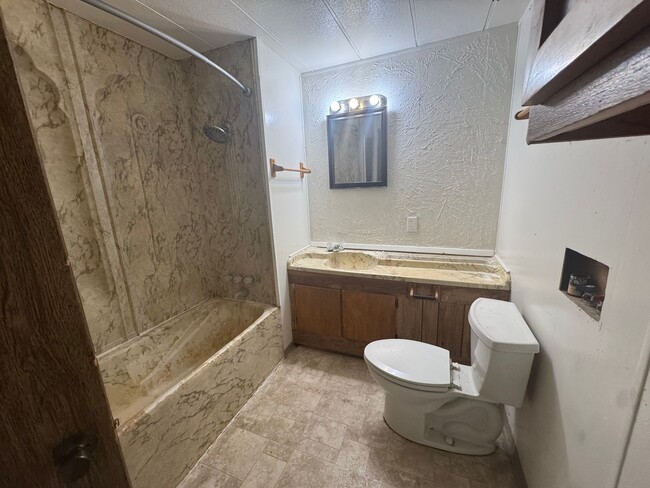 Building Photo - 2 bedroom, 1 bath manufactured home