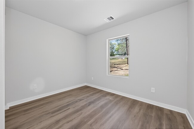 Building Photo - 154 Lakeview Dr