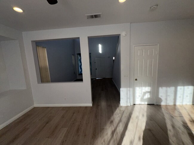 Building Photo - Charming 3 Bed, 3 Bath Home in Corona