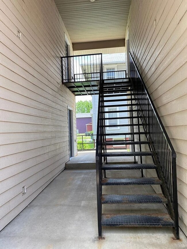 Building Photo - 411 E Scott St