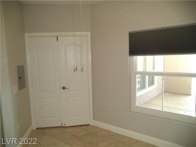 Building Photo - BEAUTIFUL FIRST FLOOR CONDO IN GATED COMMU...