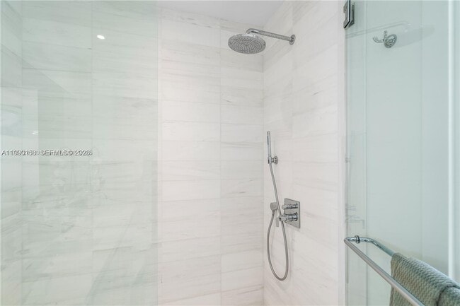 Building Photo - 700 NE 26th Terrace