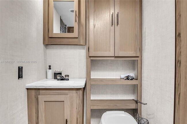 Building Photo - 6036 Polk St