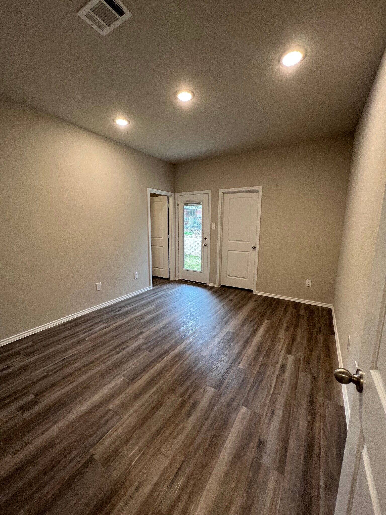 Building Photo - 1149 Southwood Dr