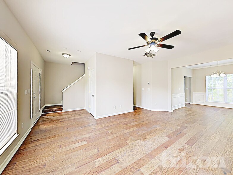 Building Photo - 8716 Rozumny Dr