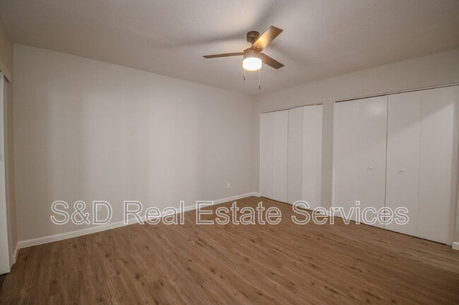 Building Photo - 304 La Serena St