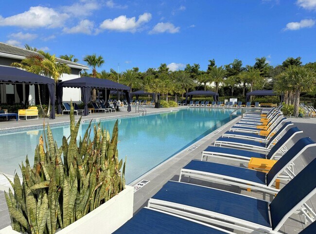 Building Photo - 17299 Pagoda Palms Dr