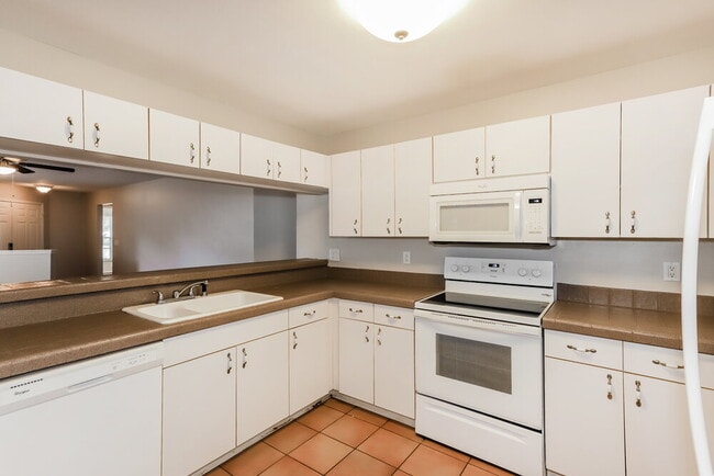 Building Photo - 1909 Chablis Ct