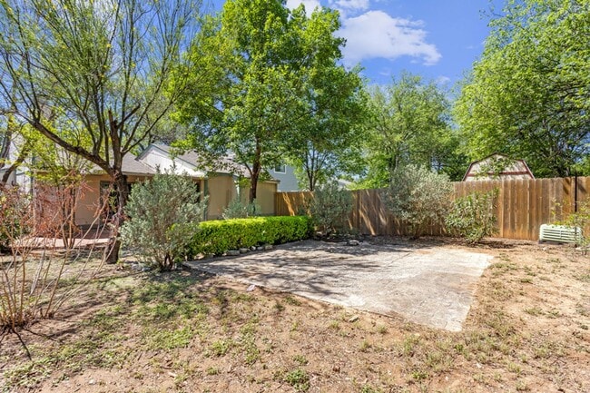 Building Photo - 9929 Village Briar