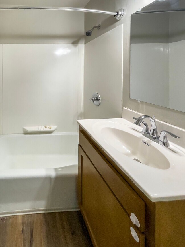 Building Photo - Ample Closet Space