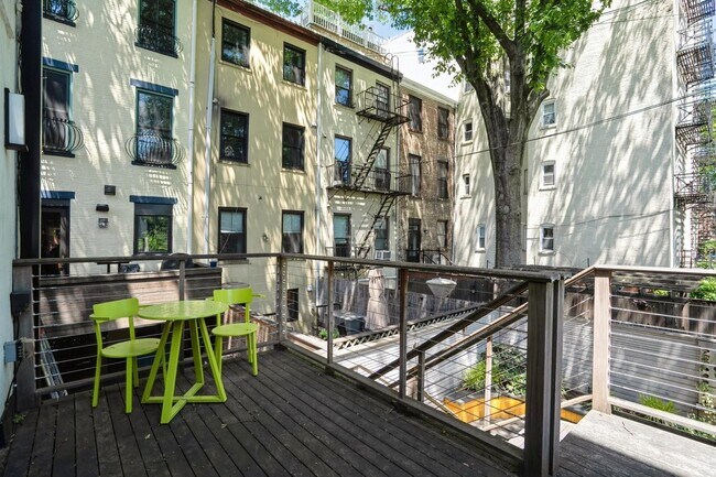 Building Photo - 162 9th St