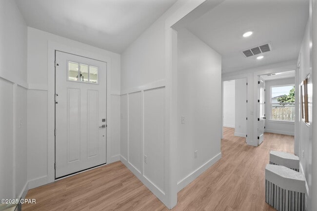 Building Photo - 145 Manistee Dr