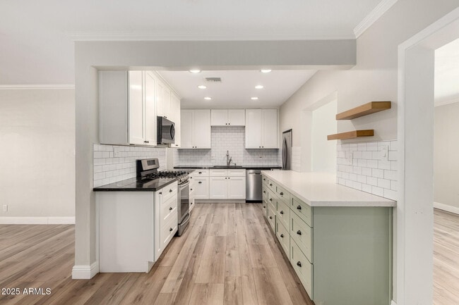 Building Photo - 2728 E Highland Ave