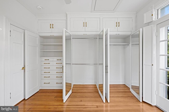 Building Photo - 1423 34th St NW